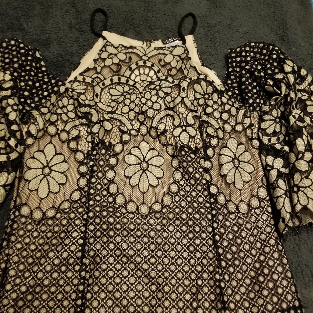 Size 14 Womens Venus Cold Shoulder Top NEW